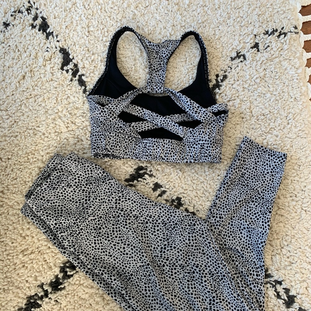 Onzie activewear set - jet animal print